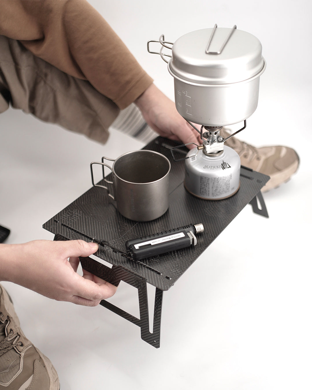 ultralight carbon fiber camping mountaineering table with good looking and creative design from chaos.park