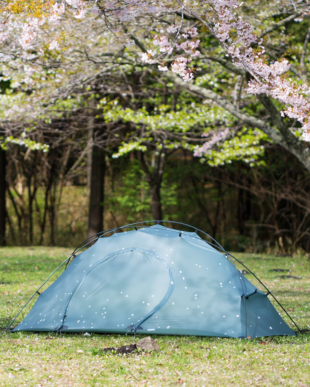 Ultra-light solo backpacking tent that combines functionality with aesthetics. designed to keep you safe on mountains yet weight only 1.25kg